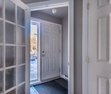 🏡 Rare sur le marché! Maison à LOUER à Ste-Dorothée. Confort et tra... - Photo 4