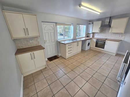 2 bedroom terraced house to rent - Photo 4