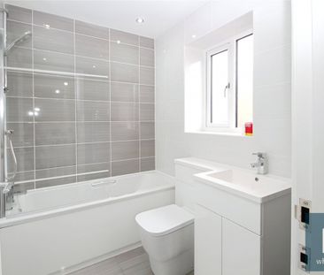 Vicarage Close, South Kirkby, Pontefract, West Yorkshire, WF9 - Photo 2