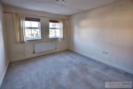 4 bedroom detached house to rent - Photo 2