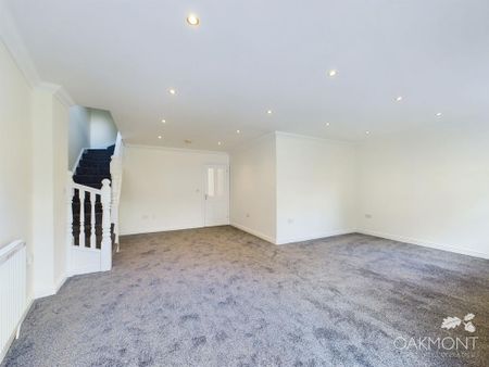 4 bedroom semi-detached house to rent - Photo 3