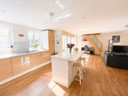 3 bedroom apartment to rent - Photo 2