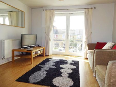 3 bedroom flat to rent - Photo 2