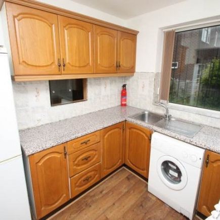 4 Bed - Stanmore Crescent, Burley, Leeds - Photo 1