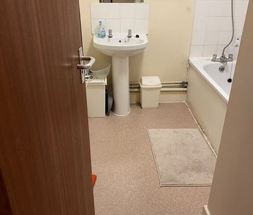 Room in a Shared House, Nightingale Avenue, HA1 - Photo 6