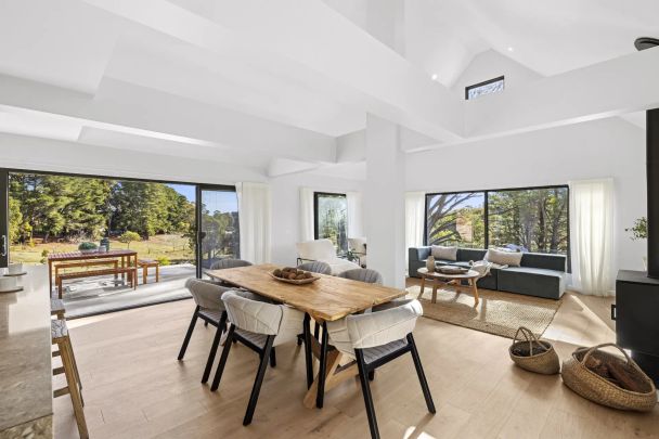 Elevated country living. - Photo 1