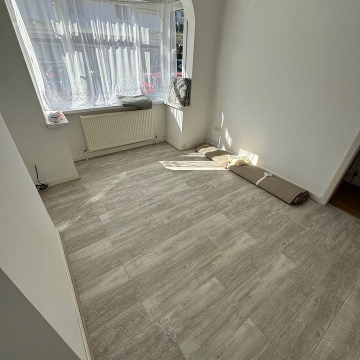 2 Bed Maisonette, Rothesay Avenue, SW20 - Photo 1