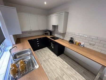 1 bedroom in a house share to rent - Photo 5