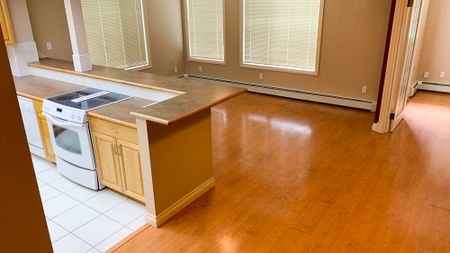 2 Bed + Den Condo For Rent In Westmount - Photo 2