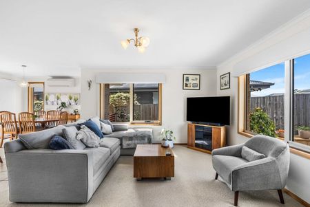 Quality Cambridge Home Offering Comfort and Convenience - Photo 2