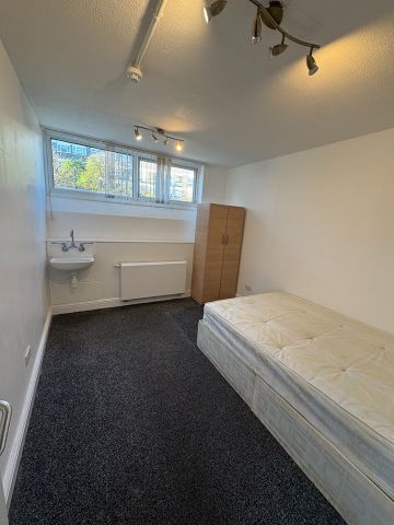 3 Bed Flat, Wick Road, E9 - Photo 3