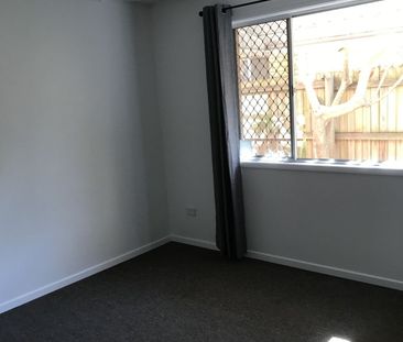 2bed 1bath renovated Beach Shack 60m to Nobbys Surf Club - Photo 1