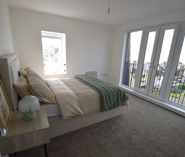 Broadway House, SS9 1AE - Photo 4