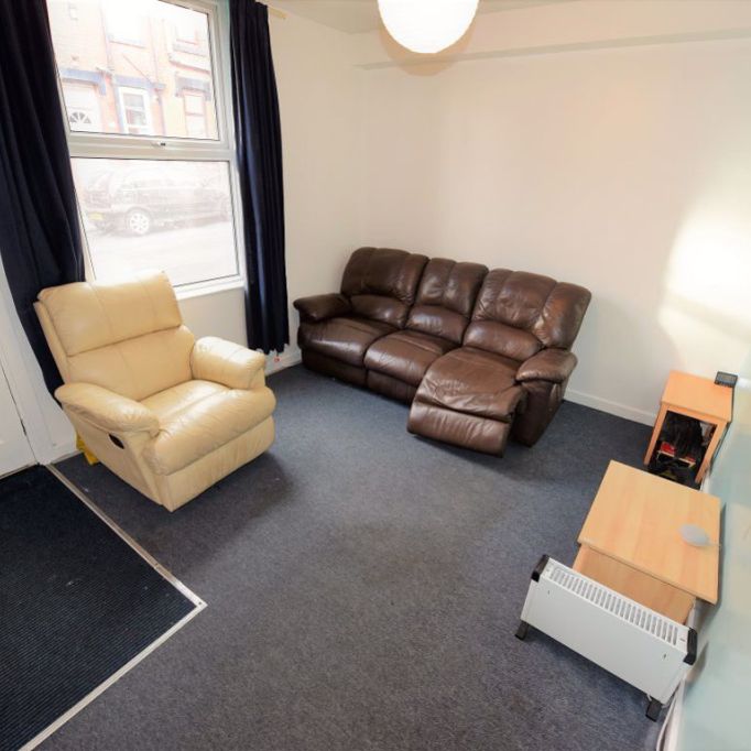 3 bedroom House in Harold Place, Leeds - Photo 1