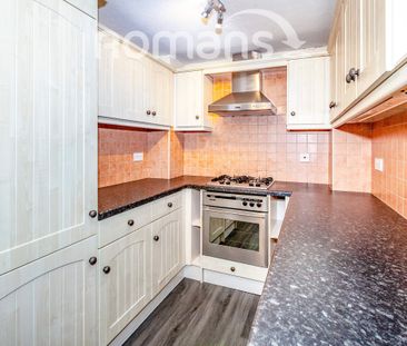 Hall Court, Datchet, SL3 - Photo 5