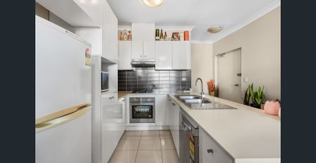Modern Three-Bedroom Apartment in the Heart of Toongabbie - Photo 4