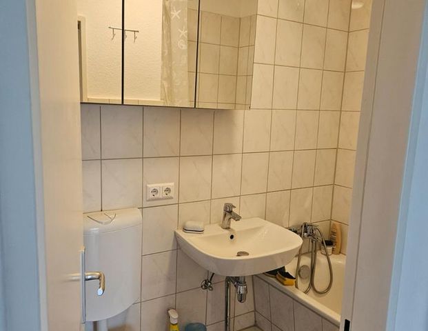 WG Zimmer in einer Dreizimmerwohnung - Foto 1