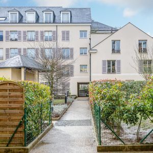 location Appartement F1 DE 31.3m² À VERSAILLES - Photo 2