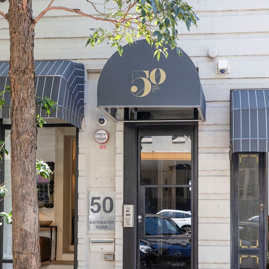 Beautifully Appointed Art Deco Apartment - Photo 1