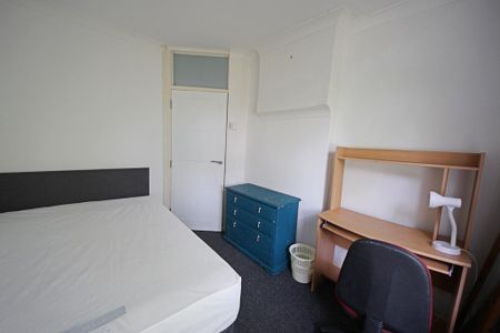 5 bedroom semi-detached house to rent - Photo 4