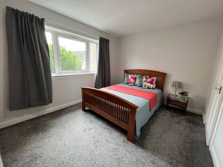 3 Bed Semi-Detached House, Abbeyhill Crescent, EH8 - Photo 3