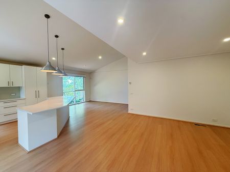 Family-Friendly Comfort in a Premium School just Zone(Vermont Primary and Vermont Secondary)! - Photo 3