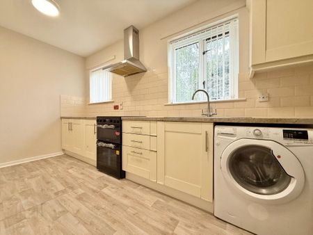 72 Lawnmount Crescent, Lisburn, BT27 4TU - Photo 4