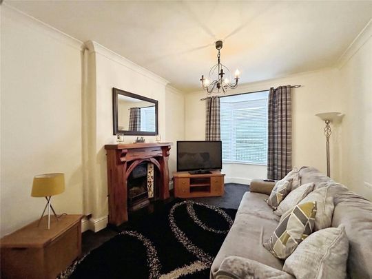 2 bedroom end of terrace house to rent - Photo 1