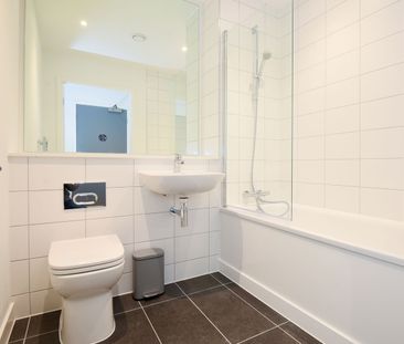 1 Bed Flat, Wharf End, M17 - Photo 4