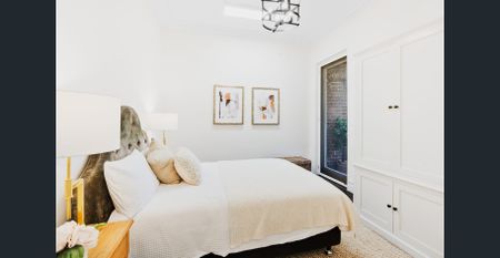 Available from 3rd December 30 Night Minimum - Luxury Executive Furnished Home in Neutral Bay - Photo 2