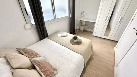 Room in a shared 5-bedroom apartment for rent in Benimaclet. - Photo 2