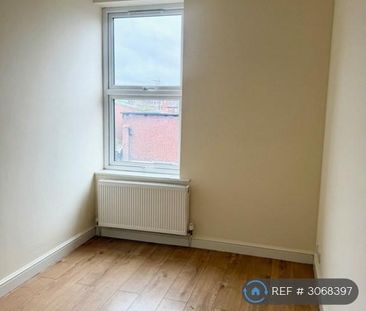 4 bedroom end of terrace house to rent - Photo 6
