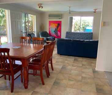 Fully Furnished 2 Bedroom house Currimundi Beach side - Photo 1