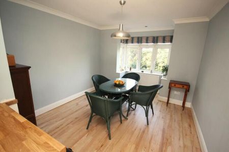 4 bedroom semi-detached house to rent - Photo 2