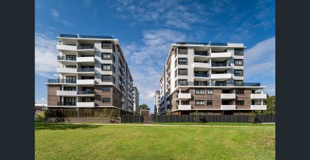 Modern & Luxury Two Bedroom Apartment! - Photo 2