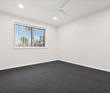 Beautifully Renovated 2 Bedroom Unit - Photo 2