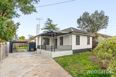 Charming Family Home for Rent in Preston - Photo 2