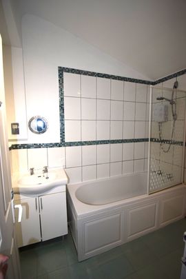 Four bedroom house close to king george hospital- £2500 pcm - Photo 1