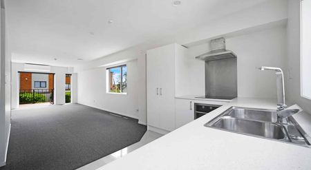 Prime Location! - Photo 3