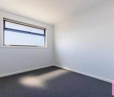 Modern Living Made Easy – Stylish, Spacious & Ready to Call Home - Photo 1