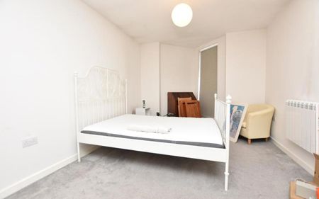 Ocean present this large 2 double bedroom flat on Warden Road, Bedminster. - Photo 2