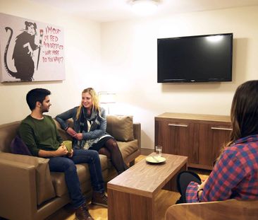 Single En-suite Bedroom - Photo 1