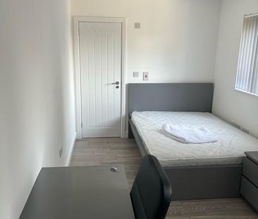 6 Bed Terraced House, Prior Deram Walk, CV4 - Photo 5