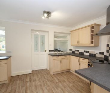 3 bedroom semi-detached house to rent - Photo 3