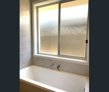 Your Dream Lifestyle Awaits – Just 35 Minutes from the City and Coast - Photo 5