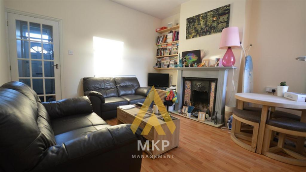 4 bedroom terraced house to rent - Photo 1