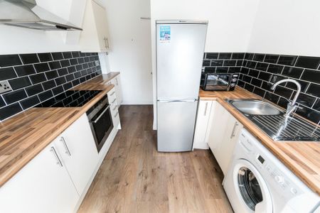 A Hartley Avenue, Woodhouse, Leeds - Photo 5