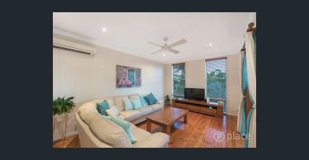 Camp Hill charmer in popular Martha Street precinct - Photo 4