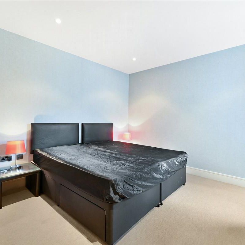 3 bedroom flat in Westminster - Photo 1