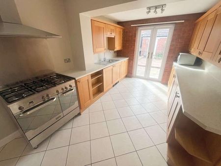 Outlands Drive, Hinckley, Leicestershire, LE10 - Photo 2